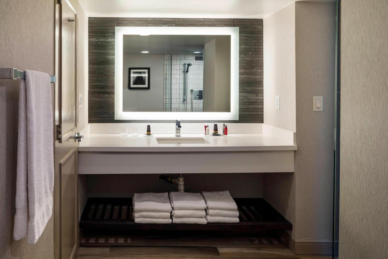 Hotel Boston Marriott Newton Esterno foto