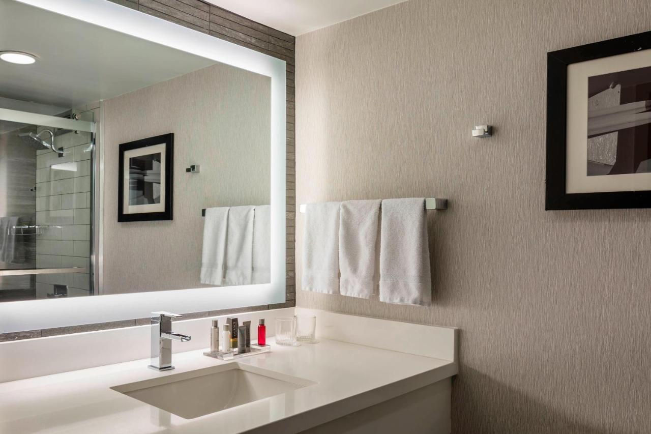Hotel Boston Marriott Newton Esterno foto